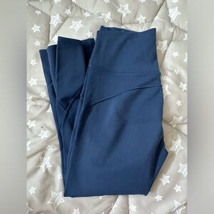 Lululemon In Movement Crop 19"
Mineral Blue